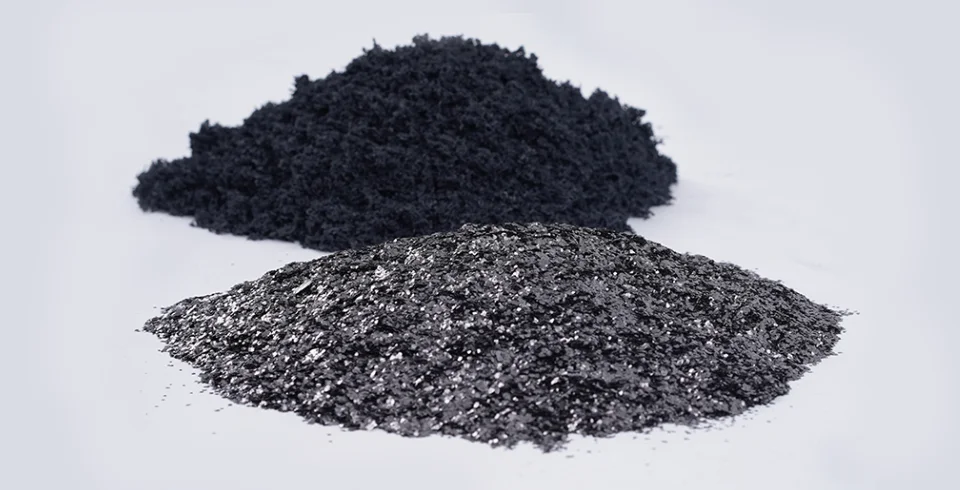 Expandable graphite and worm-like graphite after expansion are placed together.